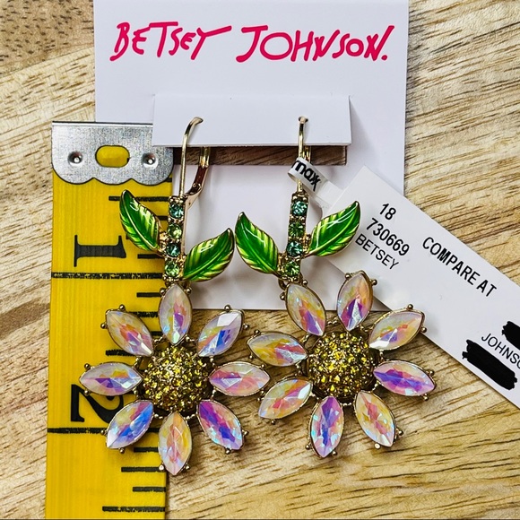 NWT Betsey Johnson - Daisy Drop Earrings - Picture 7 of 9